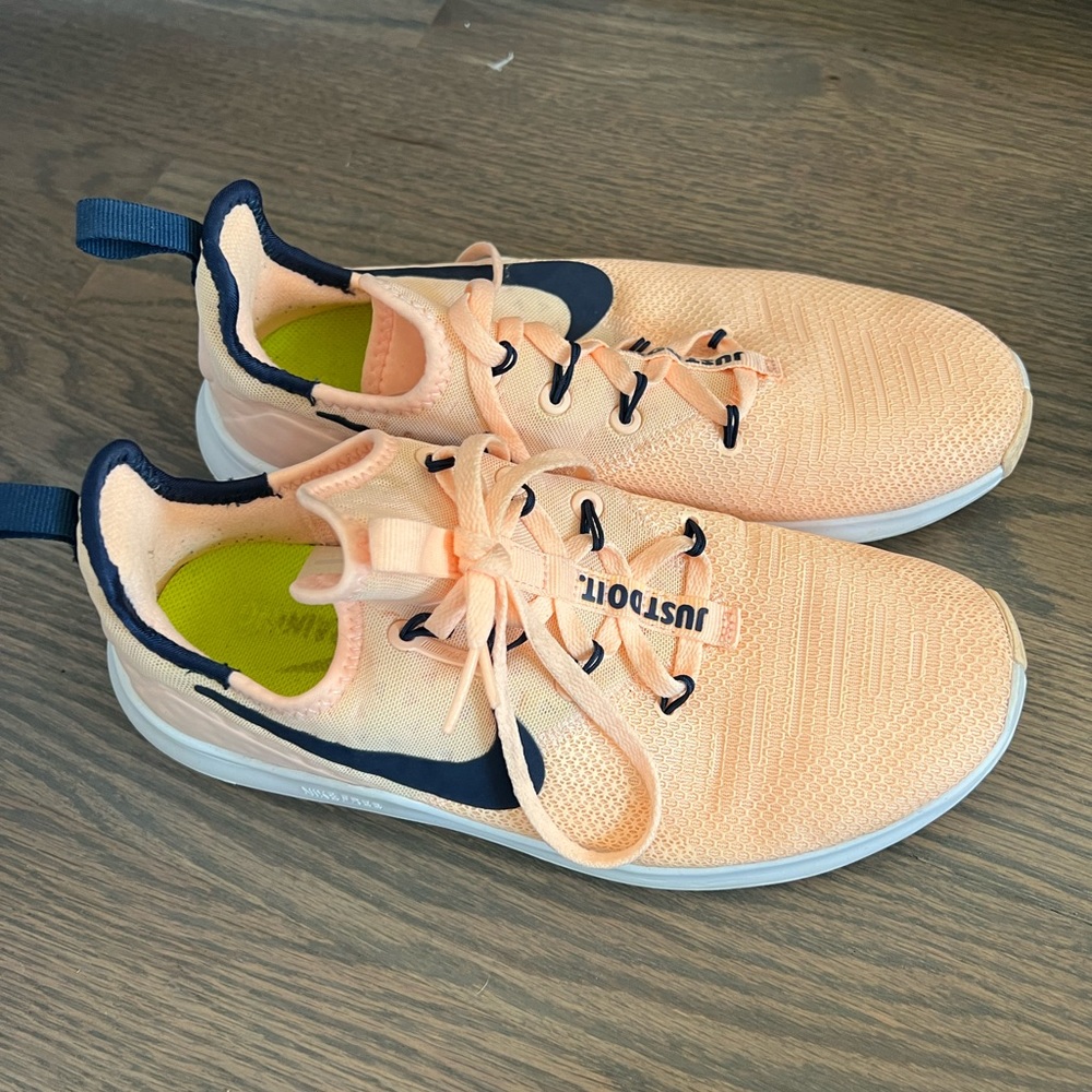 Women’s Nike Sneakers - Size 7 - Like Nee